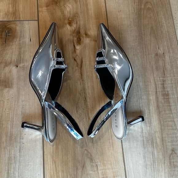 NWT Gianni Bini Marlie Silver Metallic Pointy Slingback Dressy Heels Size 8 - Picture 7 of 14